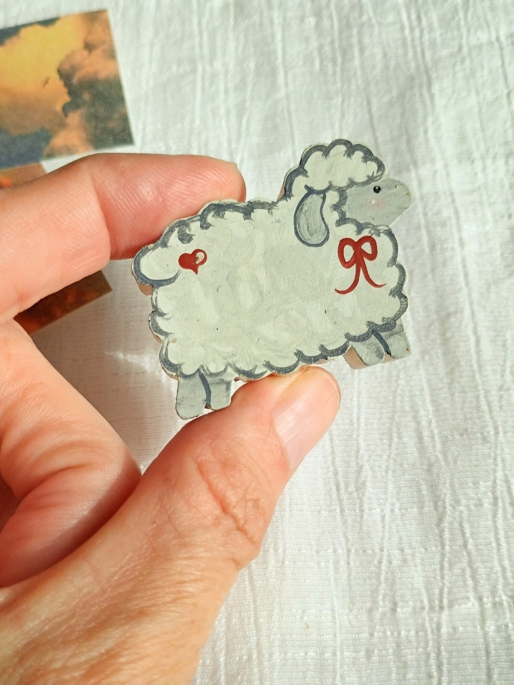 🐑 COTTAGE CORE 🐑 VTG Artisan, Folkart, Hand-Painted Wood Sheep Brooch, Shabby
